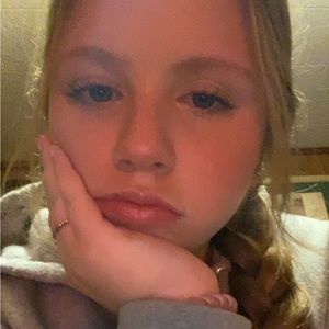 Meet your Posher, Danika